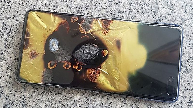 Ένα Samsung Galaxy S10 5G έπιασε φωτιά